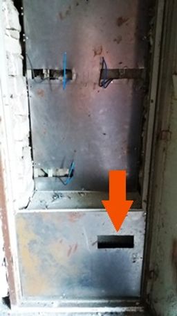 Není namontován hlavní jistič