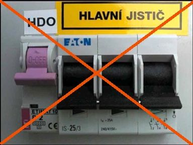 Hlavní vypínač - slouží k rozpojení obvodu Hlavní vypínač - slouží k rozpojení obvodu