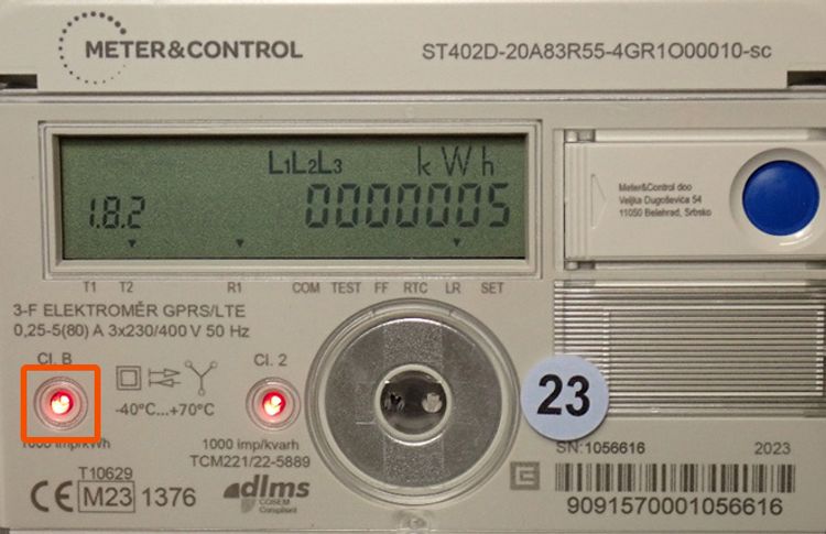 blikání metrologické diody signalizuje průchod elektrické energie