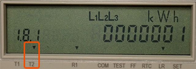 Šipka umístěná nad hodnotou T2 = nízký tarif