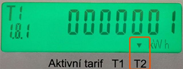 Šipka je umístěná nad hodnotou T2 = nízký tarif