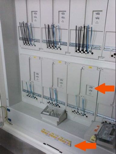 Není žádné očíslování,ani  hlavního jističe ani pozice Není žádné očíslování,ani  hlavního jističe ani pozice