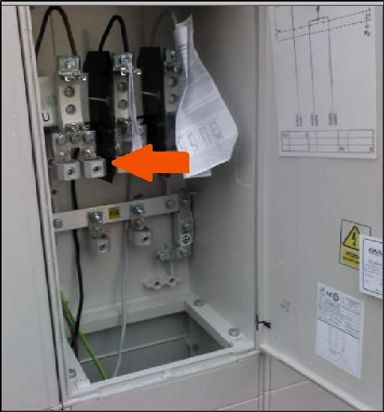 Chybí přívodní kabel do hlavní domovní skříně Chybí přívodní kabel do hlavní domovní skříně