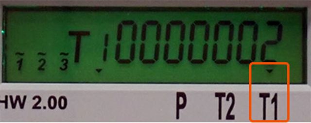 Šipka je umístěná nad hodnotou T1 = vysoký tarif Šipka je umístěná nad hodnotou T1 = vysoký tarif