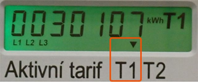 Šipka je umístěná nad hodnotou T1 = vysoký tarif