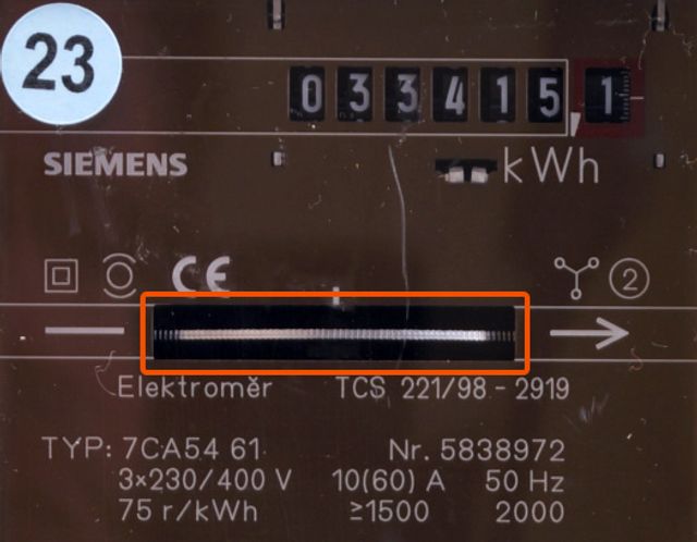 Otáčení kotouče signalizuje průchod elektrické energie Otáčení kotouče signalizuje průchod elektrické energie