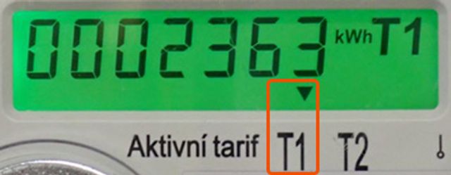 Šipka umístěná nad hodnotou T1 = vysoký tarif