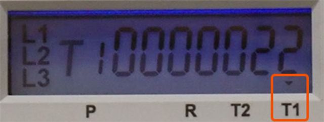 Šipka je umístěná nad hodnotou T1 = vysoký tarif Šipka je umístěná nad hodnotou T1 = vysoký tarif