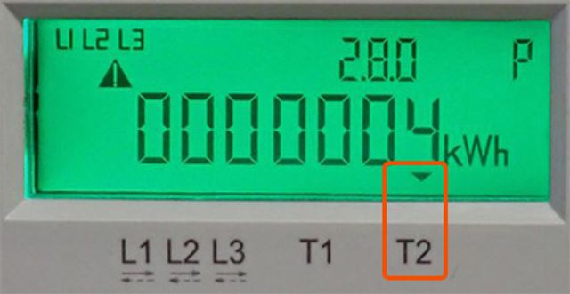 Šipka umístěná nad hodnotou T2 = nízký tarif Šipka je umístěná nad hodnotou T2 = nízký tarif